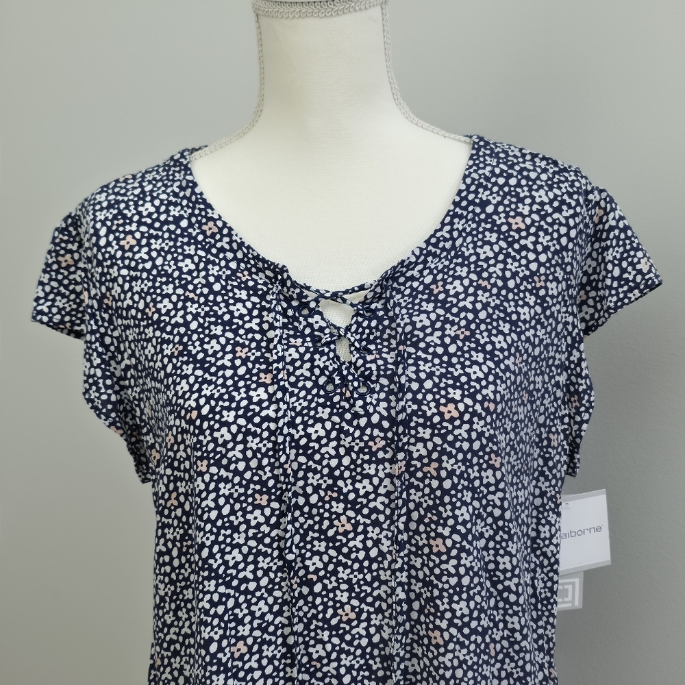 Liz Claiborne | Navy Floral Lace-Up Flutter Sleeve Top - Picture 2 of 6